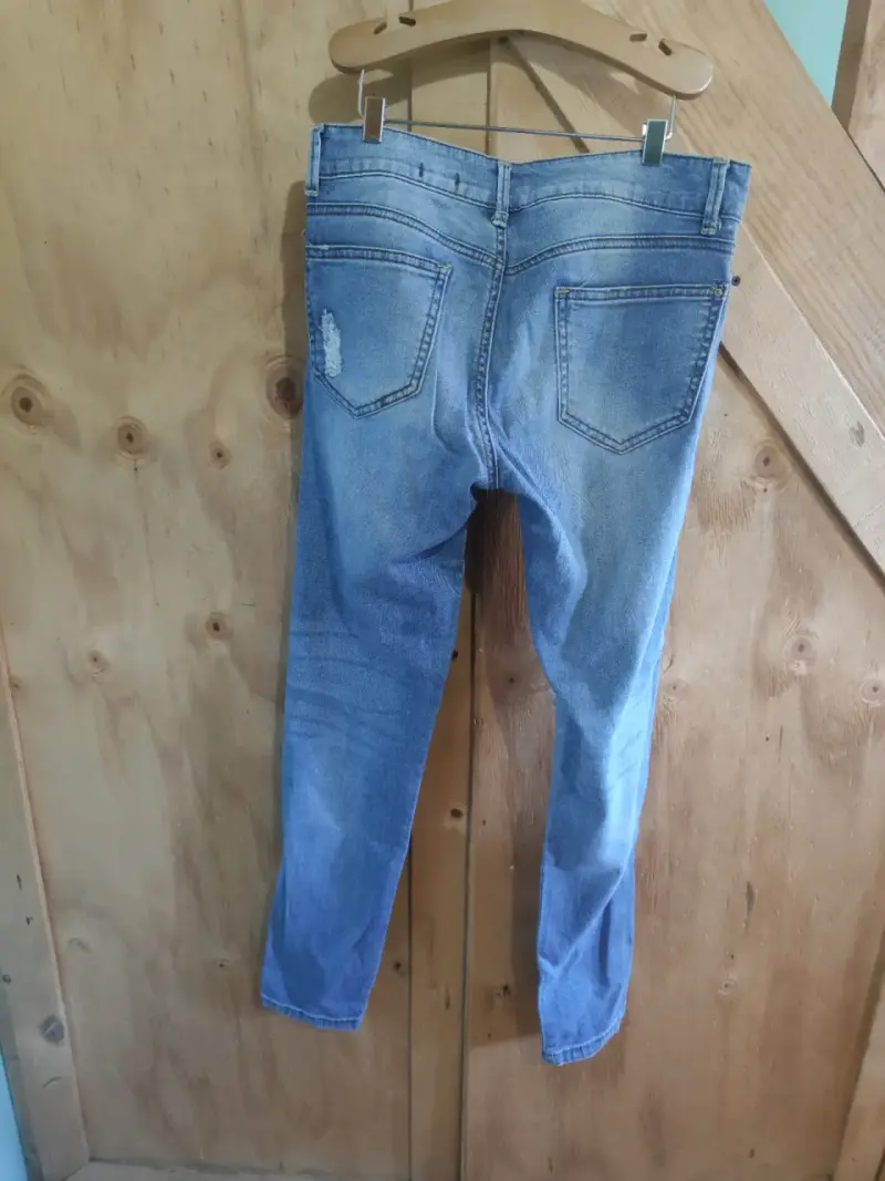 Jeans de mezclilla desgastados Basement para mujer - 5