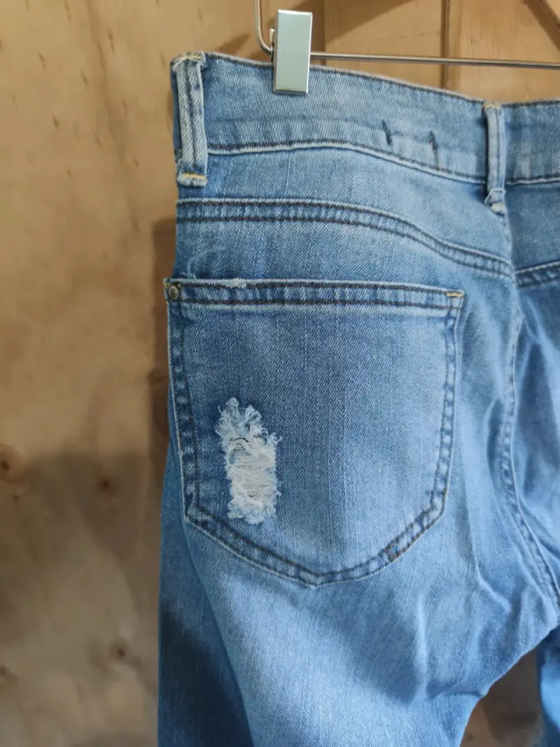 Jeans de mezclilla desgastados Basement para mujer - 6