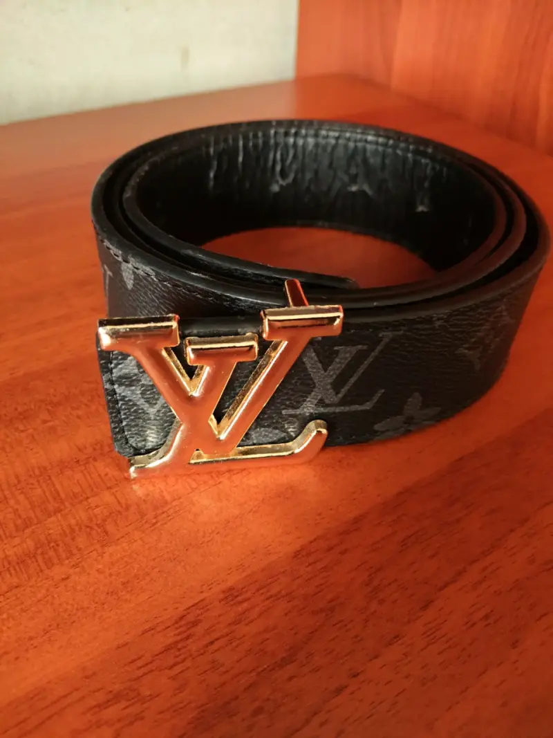 Cinturón de cuero negro con hebilla LV - 1