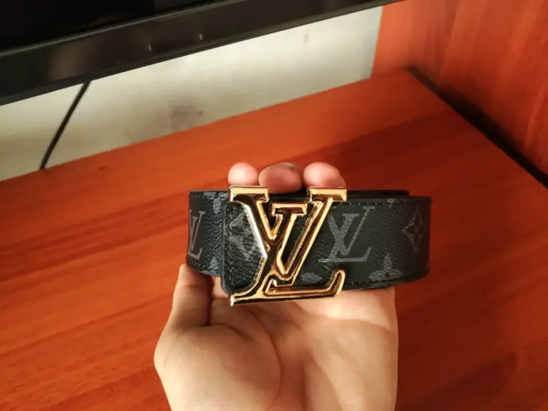 Cinturón de cuero negro con hebilla LV - 2