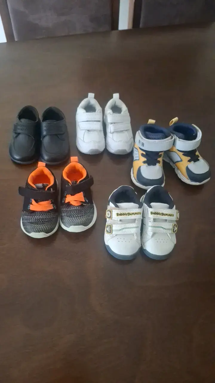 Lote de zapatillas para bebé en varios colores