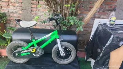 Bicicleta de equilibrio para niños color rosa - miniatura 6
