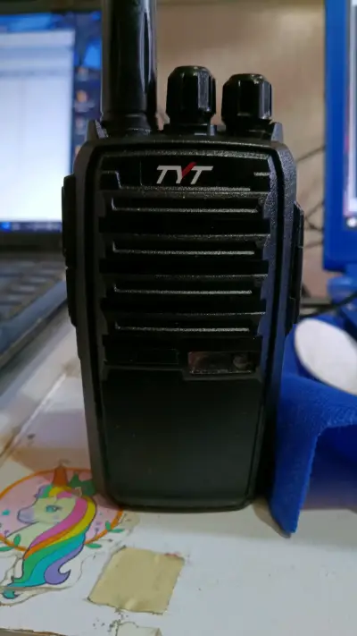 Radio de dos vías TYT T5 con 7W de potencia - miniatura 1