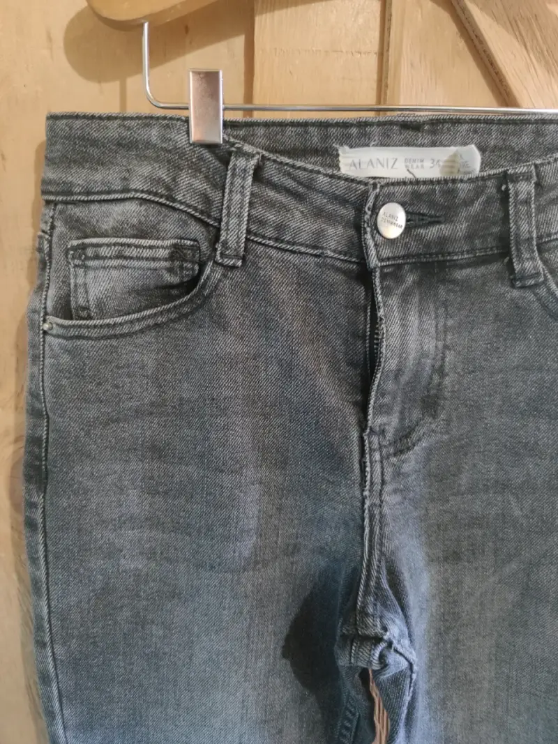 Jeans de mezclilla gris para mujer talla 34 - 2