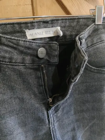 Jeans de mezclilla gris para mujer talla 34 - miniatura 3