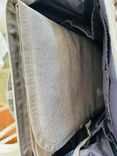 Mochila gris multiusos - Pañalera de viaje. - miniatura 4