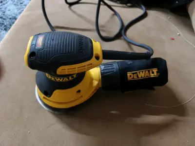 Lijadora Orbital DeWalt con Bolsa Colectora - miniatura 1