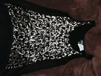 Blusa de lentejuelas y 1 dorada y blusa a cuadros - miniatura 2