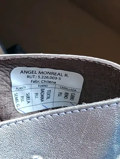 Zapatos de cuero plateados con diseño de serpiente - miniatura 3