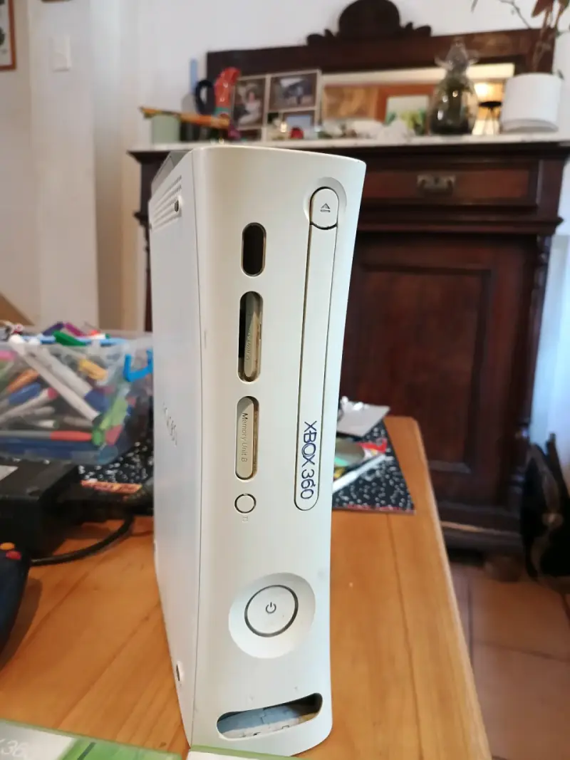 Consola Xbox 360 con 4 juegos y 2 controles - 3