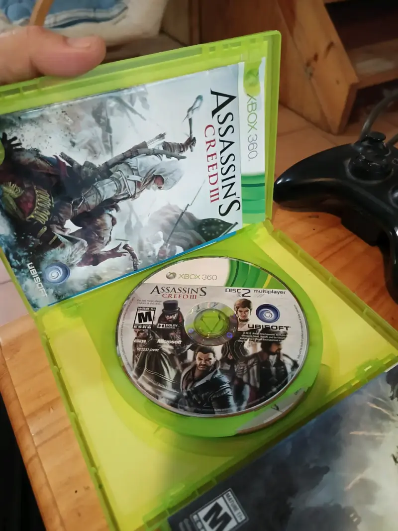 Consola Xbox 360 con 4 juegos y 2 controles - 6