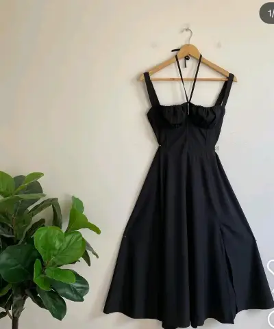 Vestido largo negro Satín de diseño independiente - miniatura 3