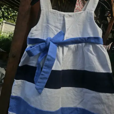 Vestido de niña a rayas azul y blanco - miniatura 3