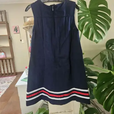 Vestido azul marino para niña con detalle de lazo - miniatura 2