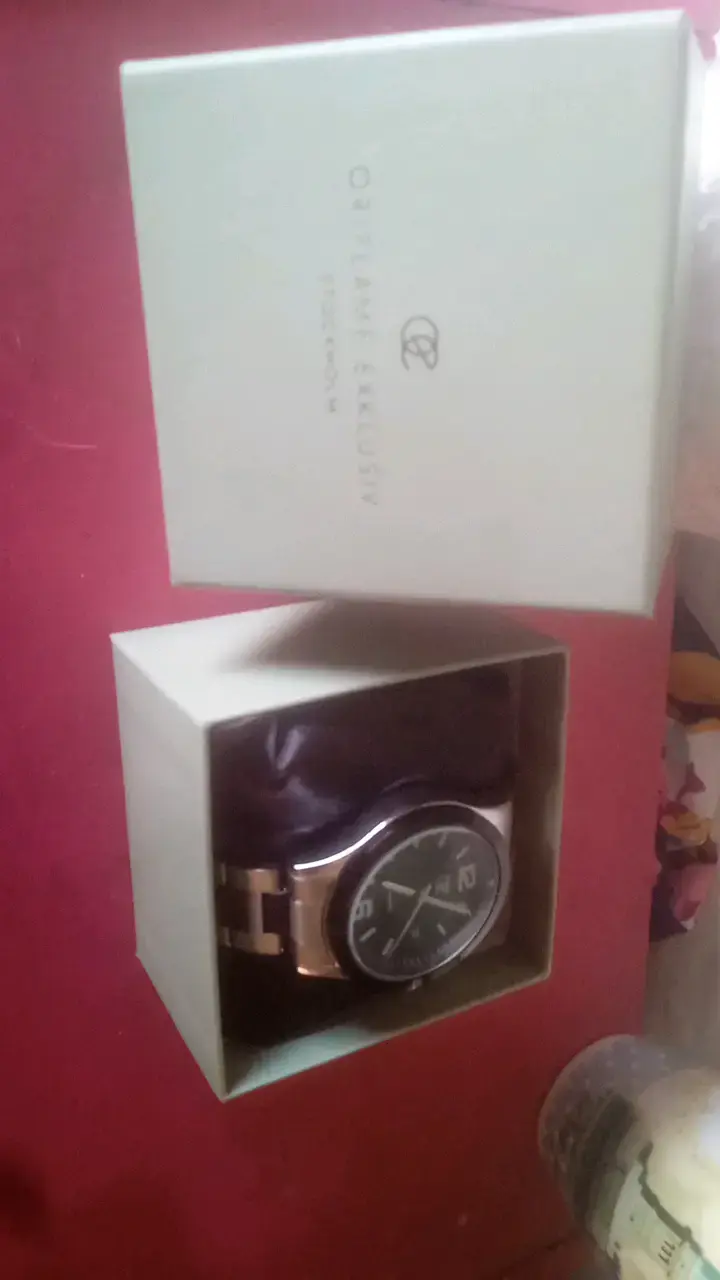 Reloj de Pulsera Elegante con Caja Original - 1