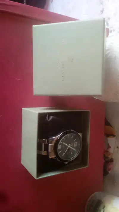 Reloj de Pulsera Elegante con Caja Original - miniatura 2