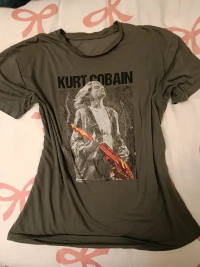 Polera verde con diseño de Kurt Cobain - miniatura 1