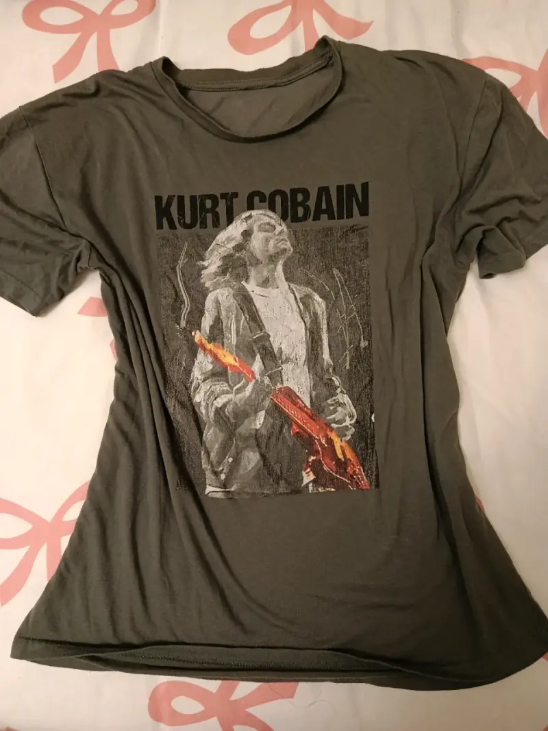 Polera verde con diseño de Kurt Cobain - 2