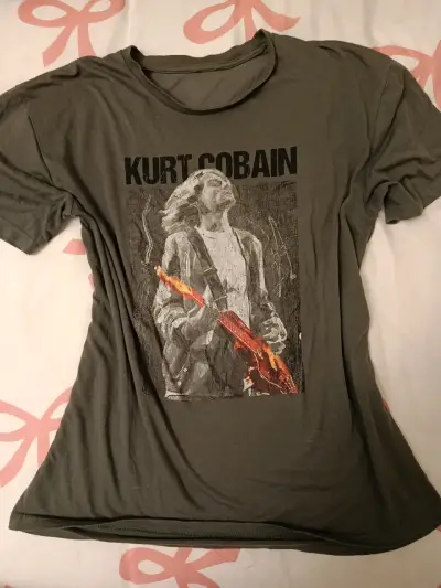 Polera verde con diseño de Kurt Cobain - miniatura 2