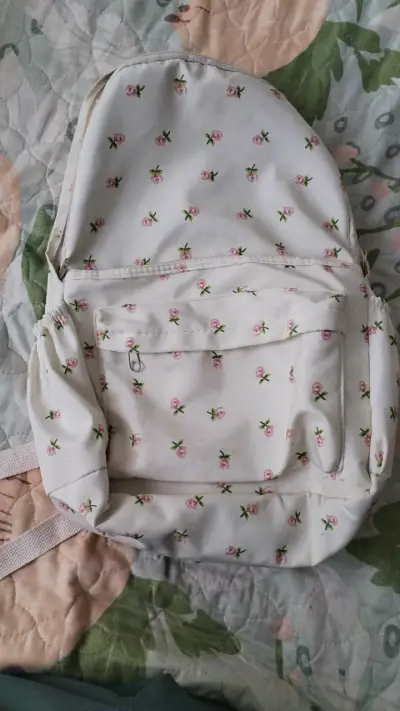 Mochila blanca con estampado floral - miniatura 1