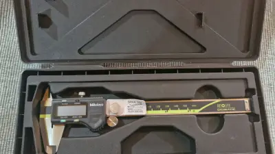 Calibrador digital Mitutoyo ABSOLUTE en estuche - miniatura 1