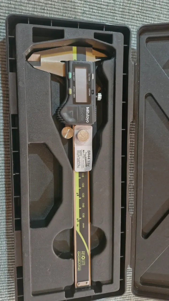 Calibrador digital Mitutoyo ABSOLUTE en estuche - 2