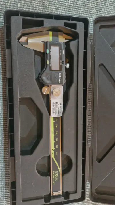 Calibrador digital Mitutoyo ABSOLUTE en estuche - miniatura 2