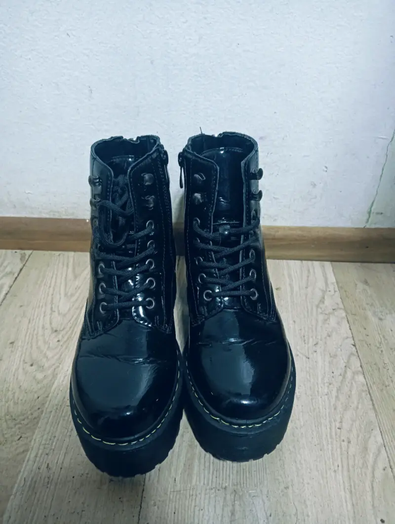 Botines de charol negro con plataforma - 1
