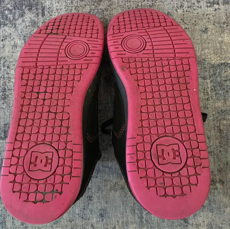 Zapatillas DC negras con detalles rosados - 3