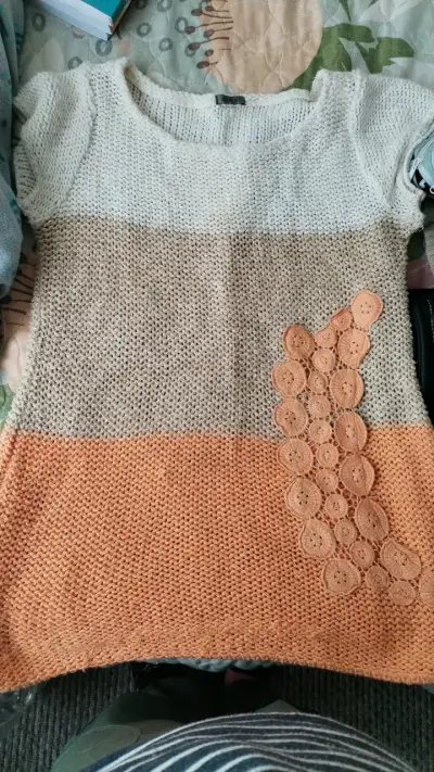 Suéter tejido multicolor con detaller loral - miniatura 1