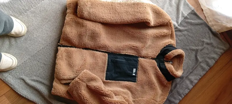 Chaqueta de lana sintética color camel