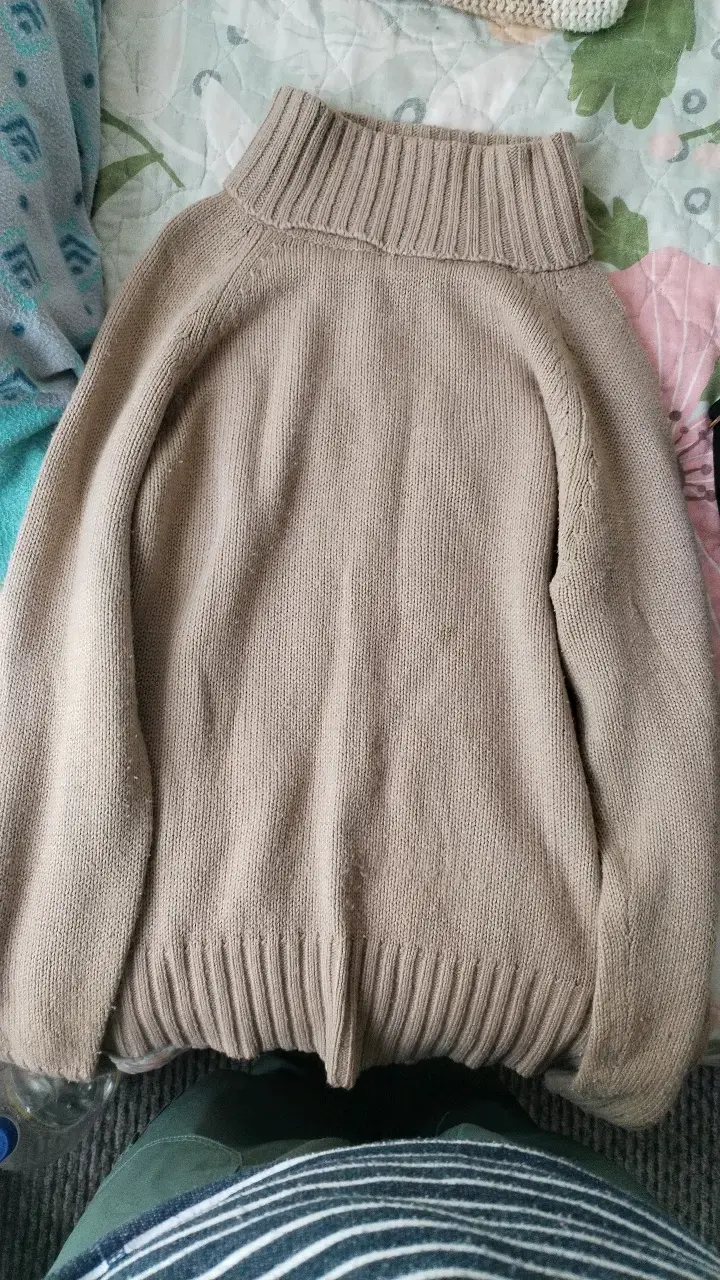 Suéter de lana beige para mujer
