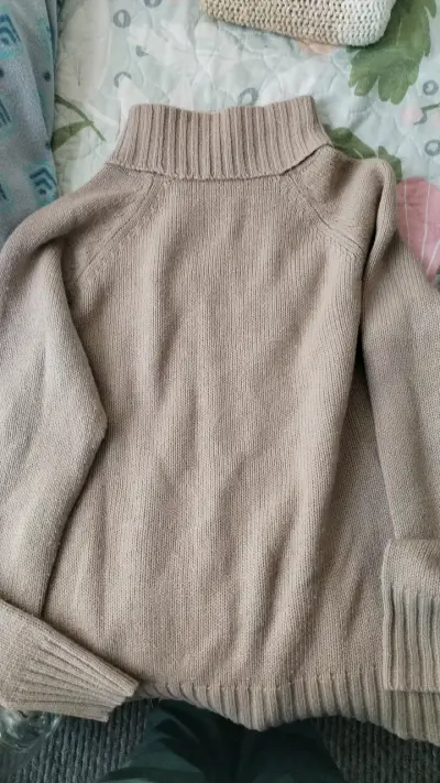 Suéter de lana beige para mujer - miniatura 2