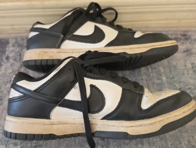 Zapatillas deportivas Nike blancas y negras - 3