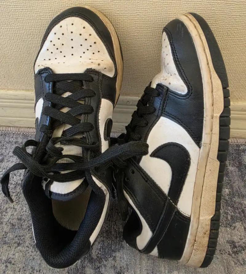 Zapatillas deportivas Nike blancas y negras - 4