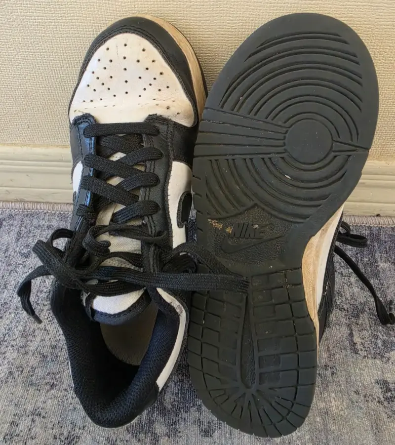 Zapatillas deportivas Nike blancas y negras - 5