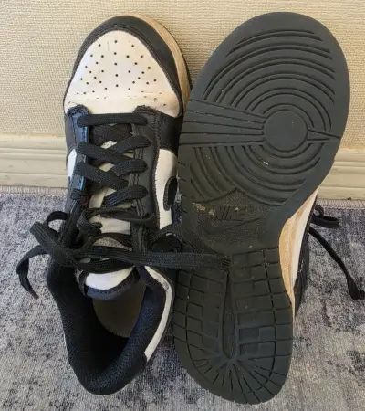 Zapatillas deportivas Nike blancas y negras - miniatura 5