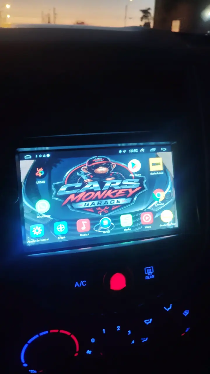 Pantalla táctil para auto con Android y GPS