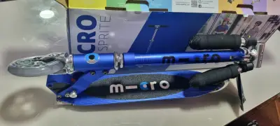 Scooter Micro Sprite Azul Plegable con Luces LED - miniatura 2