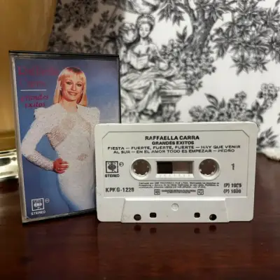 Cassette Raffaella Carrà Grandes Éxitos Shell 1989 - miniatura 3