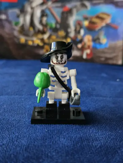 Set LEGO Piratas del Caribe Isla de la Muerte 4181 - miniatura 4