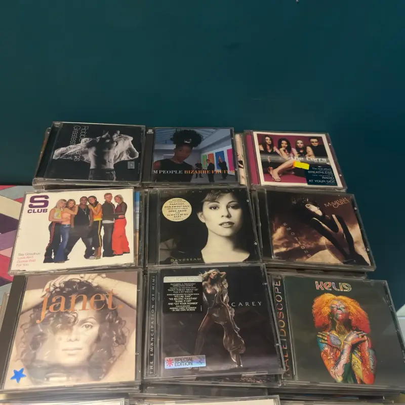 CDs de música pop y R&B - 1