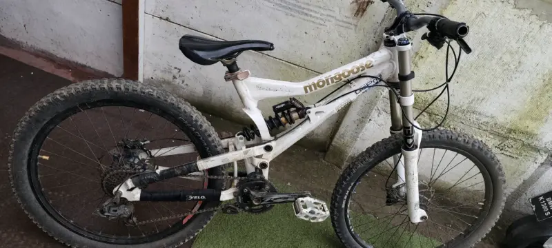 Bicicleta de montaña Mongoose G3 Pro blanca - 1