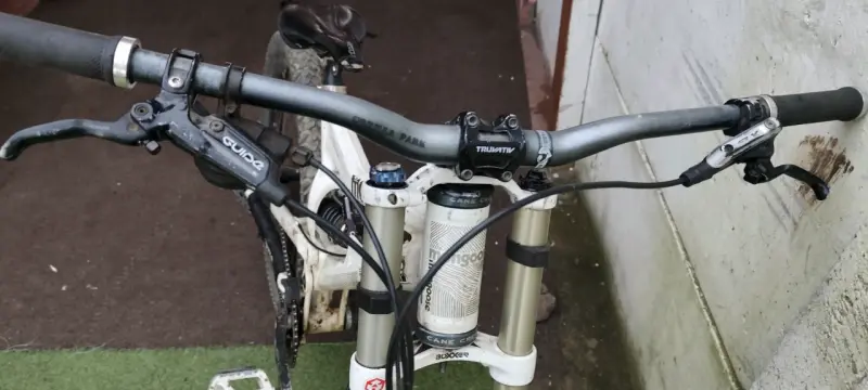 Bicicleta de montaña Mongoose G3 Pro blanca - 2