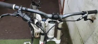 Bicicleta de montaña Mongoose G3 Pro blanca - miniatura 2