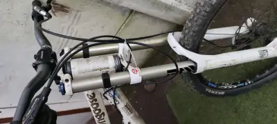 Bicicleta de montaña Mongoose G3 Pro blanca - miniatura 3