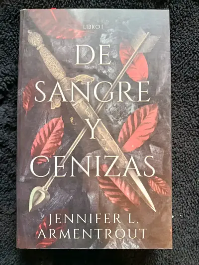 Libro 'De Sangre y Cenizas' de Jennifer L. Armentrout - miniatura 1
