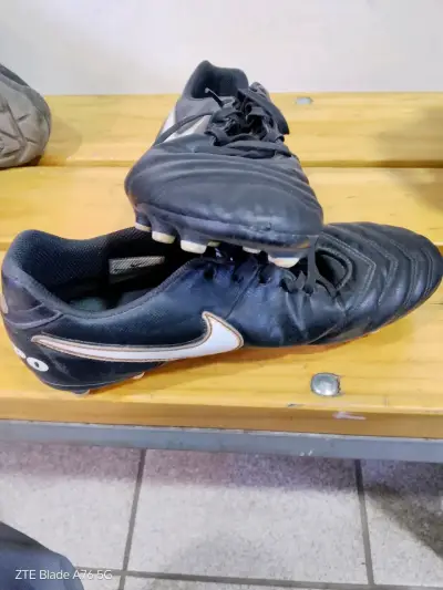 Botines de fútbol Nike Tiempo negros - miniatura 4