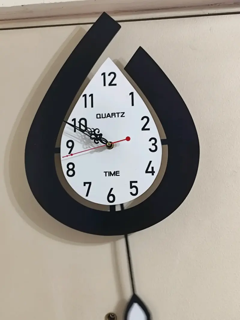 Reloj de Pared Moderno con Péndulo - 1