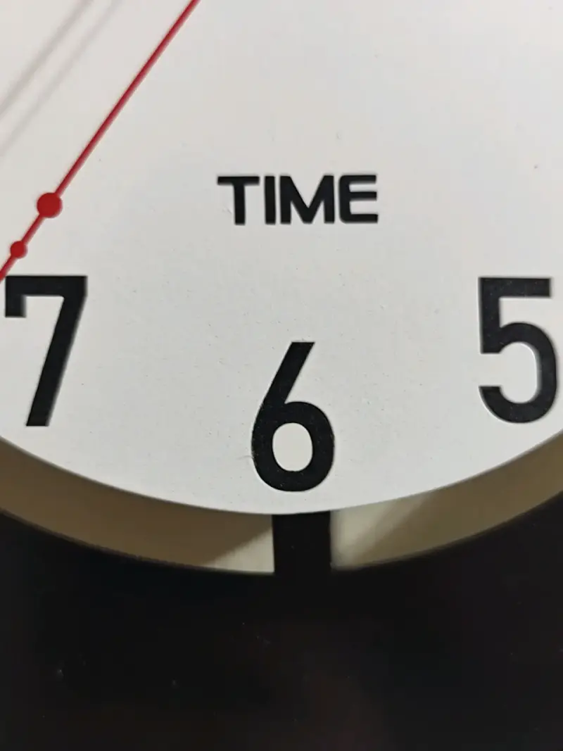 Reloj de Pared Moderno con Péndulo - 2